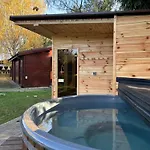 Caloroczne Zagiel Resort *